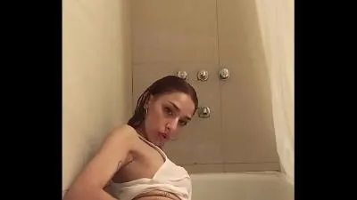 Malabares en el baño video porno
