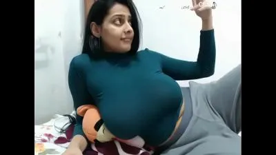 Big tits milf cam show video porno