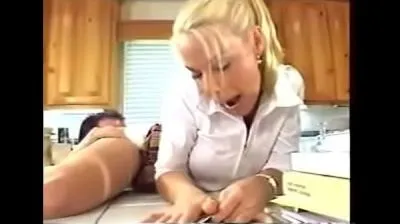 Babysitter pago resumen video porno