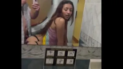 Escuela de cocina compañera en baño público video porno