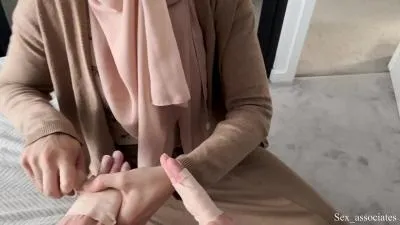 Ayuda de madrastra árabe a hijo con brazos rotos video porno