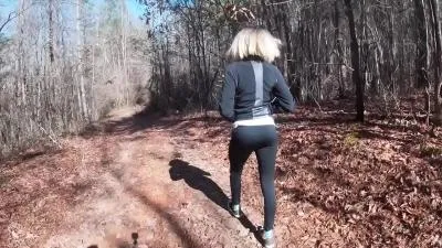 Caminata rápida en el bosque video porno