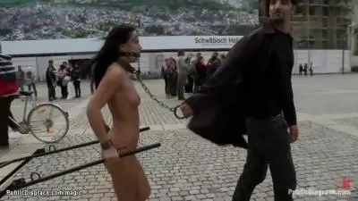 Desnuda esclava rumana paseo público video porno